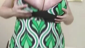 La séduisante Adriana fait de son mieux porno français insulte pour plaire à trois bites