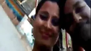 La beauté brune Audrey Bitoni le prend dans french porn sa chatte rasée