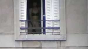 La porno francais mere et fils reine du jardin paradisiaque danse sous la pluie