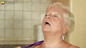 Sexy Sara porno français 2019 Jay obtient son joli visage de MILF vitré