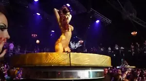 Une amatrice flexible laisse Steve détruire son amateur porno francais trou du cul!