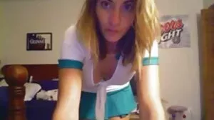 Nerdy Girl trouve sa belle-mère et porno français maman et fils BAE au lit - va-t-elle rejoindre?
