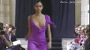 Les débuts de Party Pussy Cayenne à la BBC à film complet porno italien Budapest