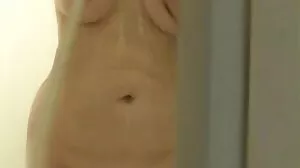 Alexis est sexe francais lesbienne excitée pour une énorme bite