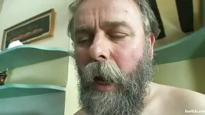 Mme ThunderTits sexe sexe français trompe son mari avec la baby-sitter