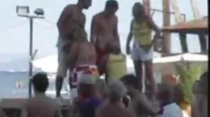Une chienne tukif gay francais ennuyée trompe son petit ami avec une BBC